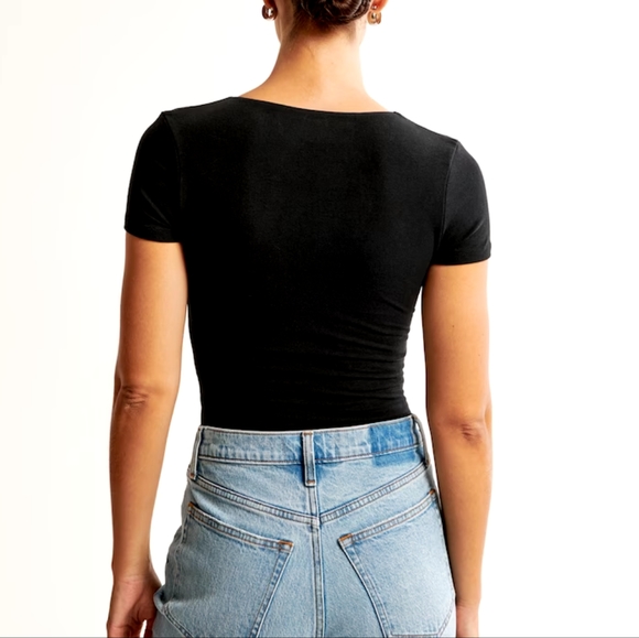 ABERCROMBIE & FITCH: Short-Sleeve Seamless Deep V-Neck Bodysuit - Picture 3 of 4